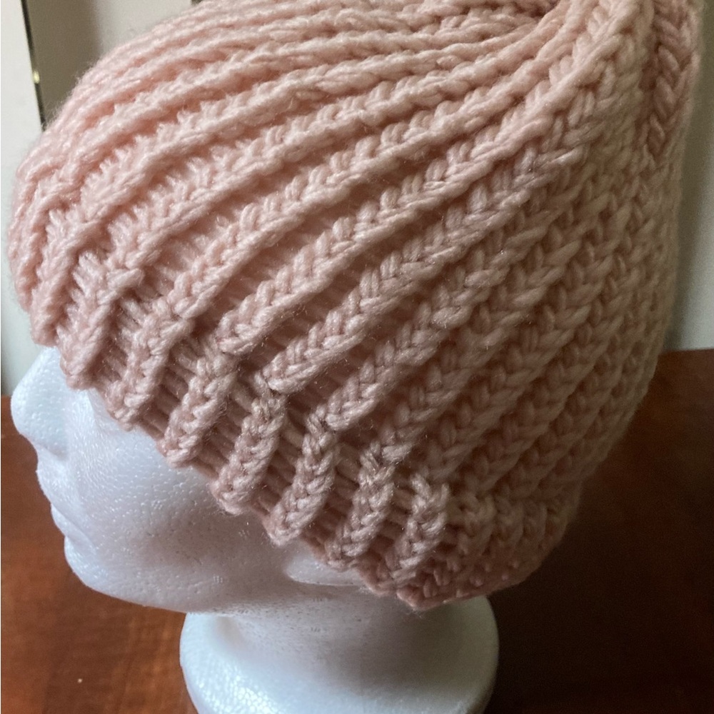 Handmade light pink knit beanie hat - Picture 2 of 8